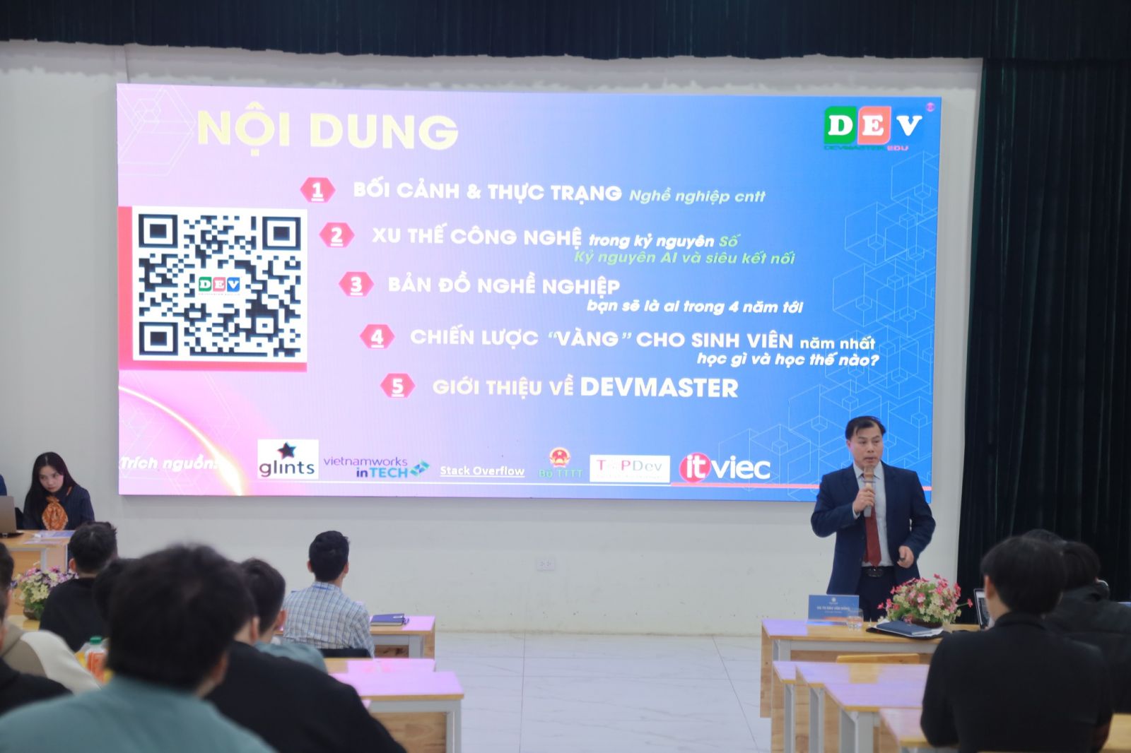 Devmaster tham gia chia sẻ tại Hội nghị cố vấn học tập và đối thoại sinh viên khóa 19 – Khoa Công nghệ Thông tin, Trường Đại học Đại Nam